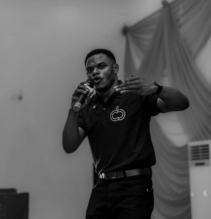 Jethro Mark Da'ar addressing an audience